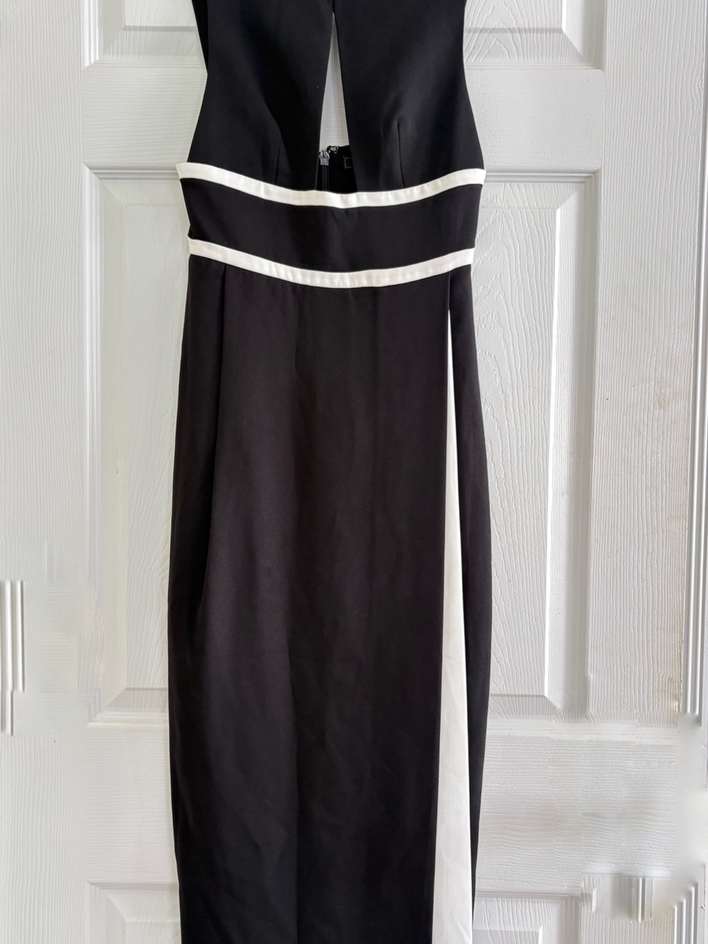 BCBGMaxAzria Black Long Gown with White Accents Dress Size 2